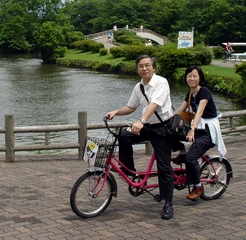 Japan 2004 --- Riding a 2-seated bicycle with Mamma in Onuma Park