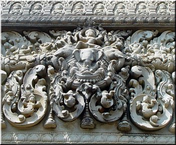 06 Another similar carving (from East Mebon).jpg