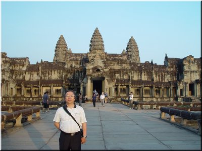 01-04 Angkor Wat --- before the main architecture.jpg