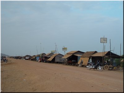 01-02-02 Tonle Sap --- Houses seen on way to the lake.jpg