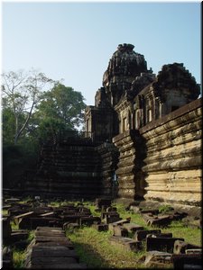 03-01-01 Baphuon --- At the enclosure of the central sanctuary.jpg