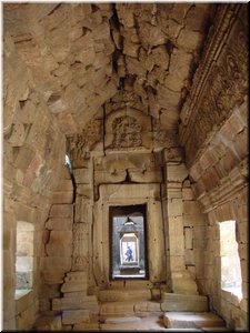 03-07-03 Preah Khan --- The sanctuaries' ceilings  to the central become lower and lower.jpg