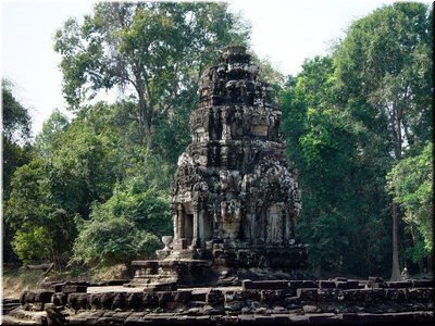 03-08-01 Neak Poan --- The central sanctuary.jpg