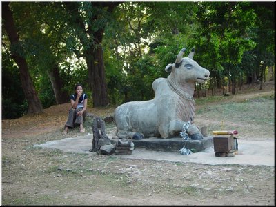 03-11-05 Phnom Bakheng --- Nandi , a sacred bull as a vehicle of Shiva.jpg
