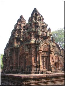 04-01-02 Banteay Srei --- The buildings were built with red stones.jpg