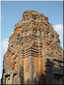 04-06-02 Lolei --- A tower sanctuary built with laterite.jpg
