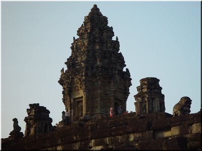 04-08-01 Bakong --- A temple with magnificent towers.jpg