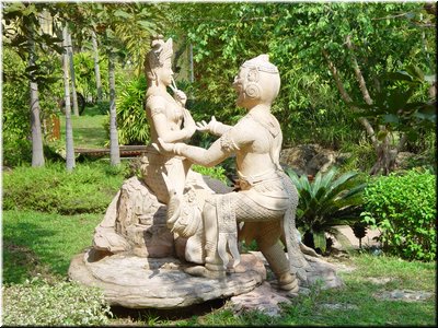 05-02-04 Cambodian Cultural Village --- The epic of Hunuman saving a concubine of a king.jpg