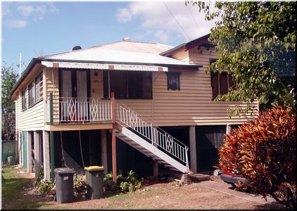 12 An interesting house seen on the way out.jpg
