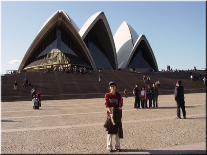 Day 3 - 04 In front of Sydney Opera House.jpg