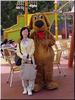 Day 7 - 06 With a Wiggles World character 'Wags the Dog' in Dreamworld Theme Park.jpg