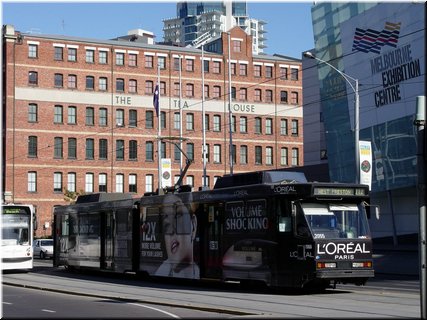 04-02-01 Streetcars are still used in Melbourne.jpg