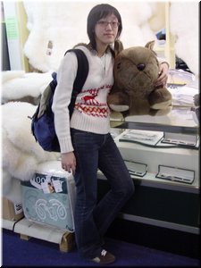 01 Meimei with a wombat toy in a tax-free shop in Gold Coast.jpg