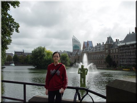 Day 03.05 (Holland)-A park beside Binnenhof in The Haugue.jpg