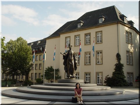 Day 06.10 (Luxemburg)-A statue of Grand Duchess Charlotte (1896-1985), head of the state of Luxemburg.jpg