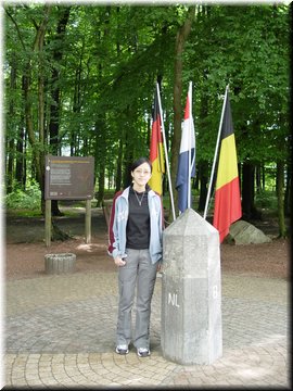 Day 07.05 (Holland)-Tri-country border point (Holland, Belgium, and Germany) at Vaals of Holland.jpg