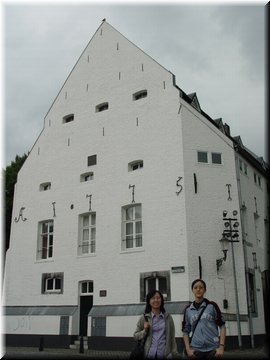 Day 07.08 (Holland)-A historical house (Plague House) to keep patients of disease of black death in 13th century.jpg