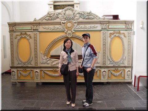 Day 08.04 (Holland)-A large street organ seen in the museum.jpg