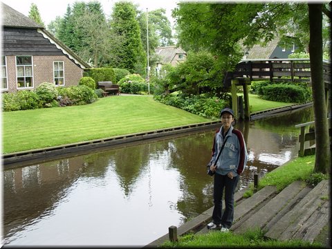 Day 09.09 (Holland)-Picturesque  scene A in Giethoorn.jpg