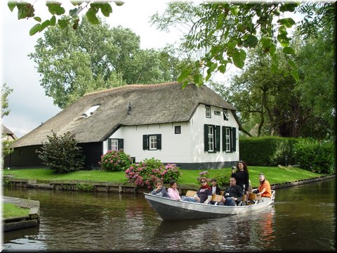 Day 09.11 (Holland)-Picturesque  scene C in Giethoorn.jpg