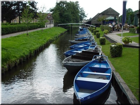 Day 09.15 (Holland)-Picturesque  scene G in Giethoorn.jpg