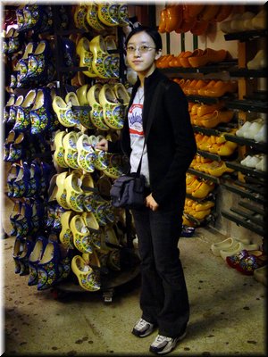 Day 10.01 (Holland)-A visit to a wood shoes and cheese factory in Amsterdam.jpg