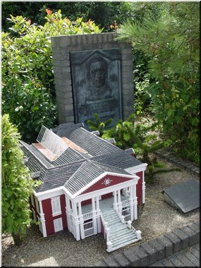 06 A model of the house in memory of a national hero.jpg