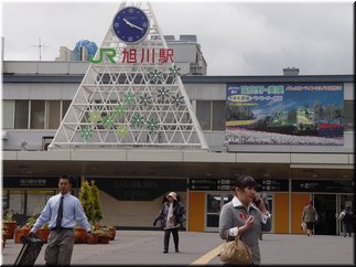 01 Asahikawa Station.jpg
