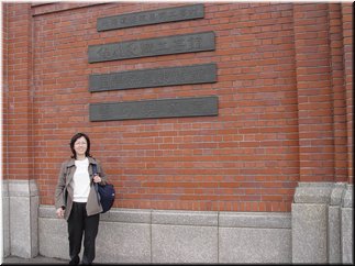 06 In front of the signs.jpg