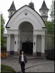 08 Before entering Snow Crystals Museum.jpg