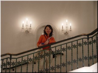 09 Mei-Hung in the museum.jpg