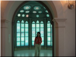 21 Mei-Hung in a crystal house.jpg