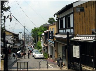 08 A scene of the street we strolled.jpg
