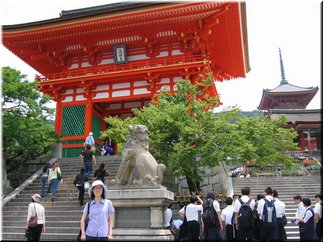 09 The gate of Kiyomizu Temple.jpg