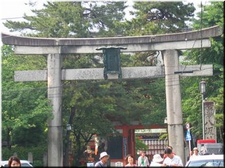 11 The gate of Yasaka Shrine.jpg