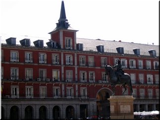 19 A closer look at the plaza.jpg