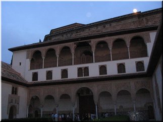 02 Granada --- 02 The main courtyard of Alhambrain dark.jpg