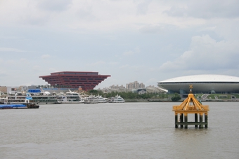 I-2-05-02-Looking at Pudong from the boat