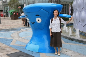 I-2-06-01-At an Expo mascot (not Haibo)