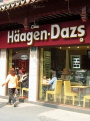 I-5-08-01-It was so hot that this store rescued us