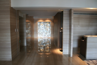 I-5-15-01-The reception hall of Les Suites Orient Hotel is simple but graceful