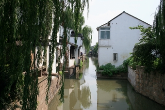 I-7-01-01-River houses seen near Suzhou Museum