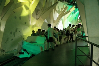 12-There were so many people (nearly 10000) in the pavilion
