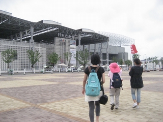 17a-Walking in enterprise pavilion area