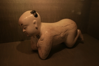 09-A ceramic child-shaped pillow