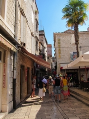 D08_03-06-01_Strolling in the old town of Trogir (Croatia)