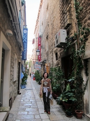 D09_02-05-01_Strolling in small lanes on the island of Hvar Island 1 (Croatia)
