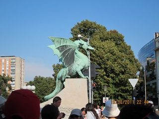 D02_02-04-02_Dragon statue on a bridge (Ljubljana, Slovenia)