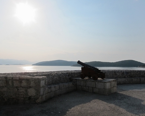 D10_01-11-02_Cannon in the castle pointing to the sea (Korcula Island, Croatia)