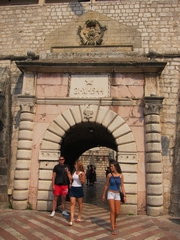 D11_02-04-01_Sea (main) gate of the old town (Kotor, Montenegro)